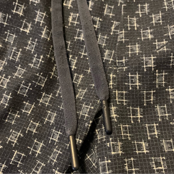 Lululemon 8” Casual Shorts - Picture 6 of 7